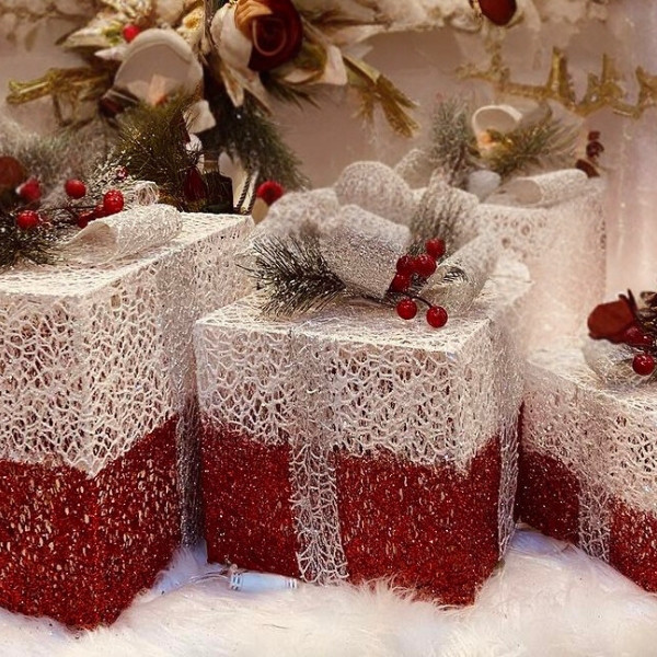 White and Red Gift Box Decoration for Christmas Comes in 3 Sizes as a Set